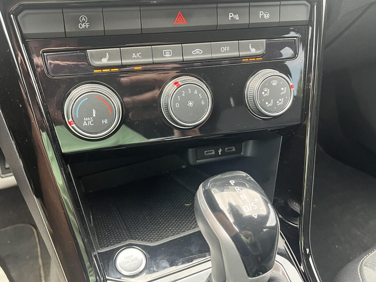 Volkswagen T-Roc 1.5 TSi DSG R-Line (2X) | 5 JAAR FABRIEKSGARANTIE!! |