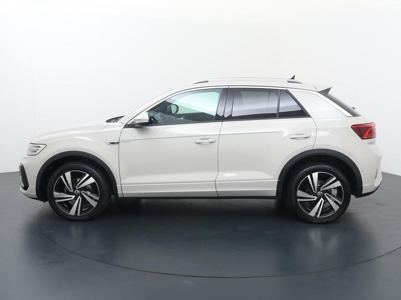 Volkswagen T-Roc 1.5 TSI R-Line Business+ | 150 PK | Automaat | Stoelverwarming | Adaptive Cruise Control | Achteruitrijcamera |