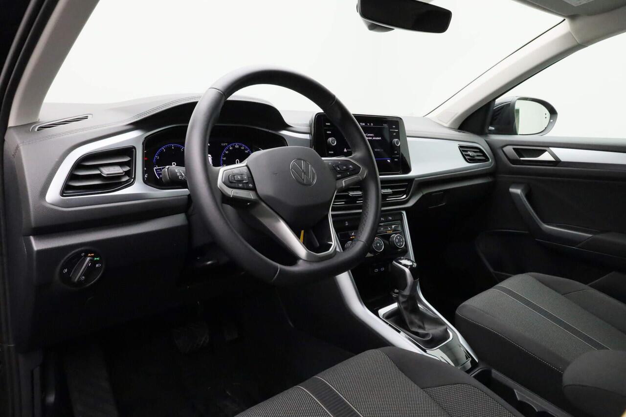 Volkswagen T-Roc 1.5 TSI 150 pk DSG Life | Trekhaak | Stoelverwarming | Carplay | Parkeersensoren voor/achter | Adaptive Cruise