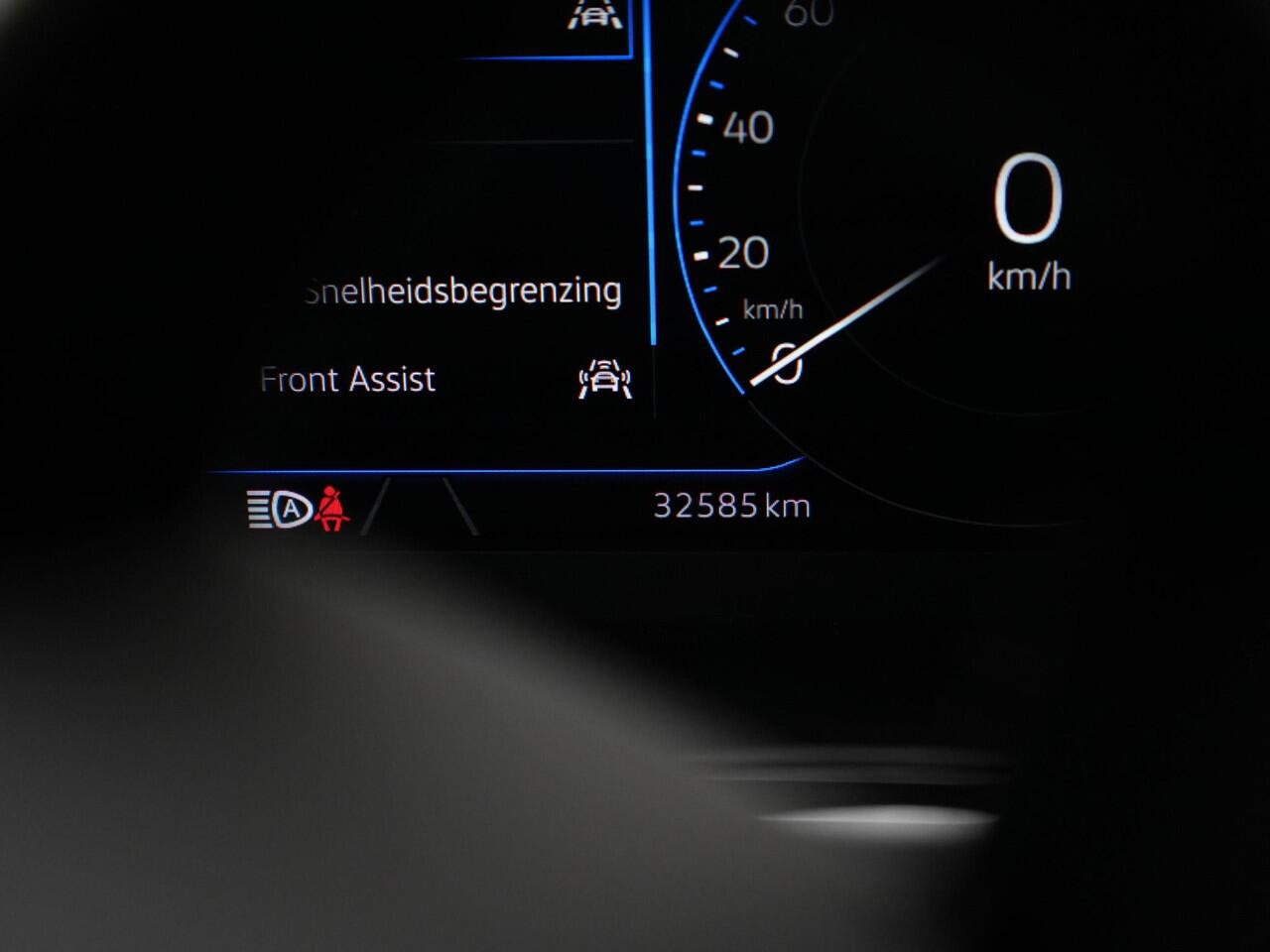 Volkswagen T-Roc 1.5 TSI 150 pk DSG Life | Trekhaak | Stoelverwarming | Carplay | Parkeersensoren voor/achter | Adaptive Cruise