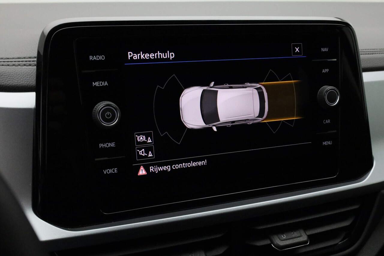 Volkswagen T-Roc 1.5 TSI 150 pk DSG Life | Trekhaak | Stoelverwarming | Carplay | Parkeersensoren voor/achter | Adaptive Cruise