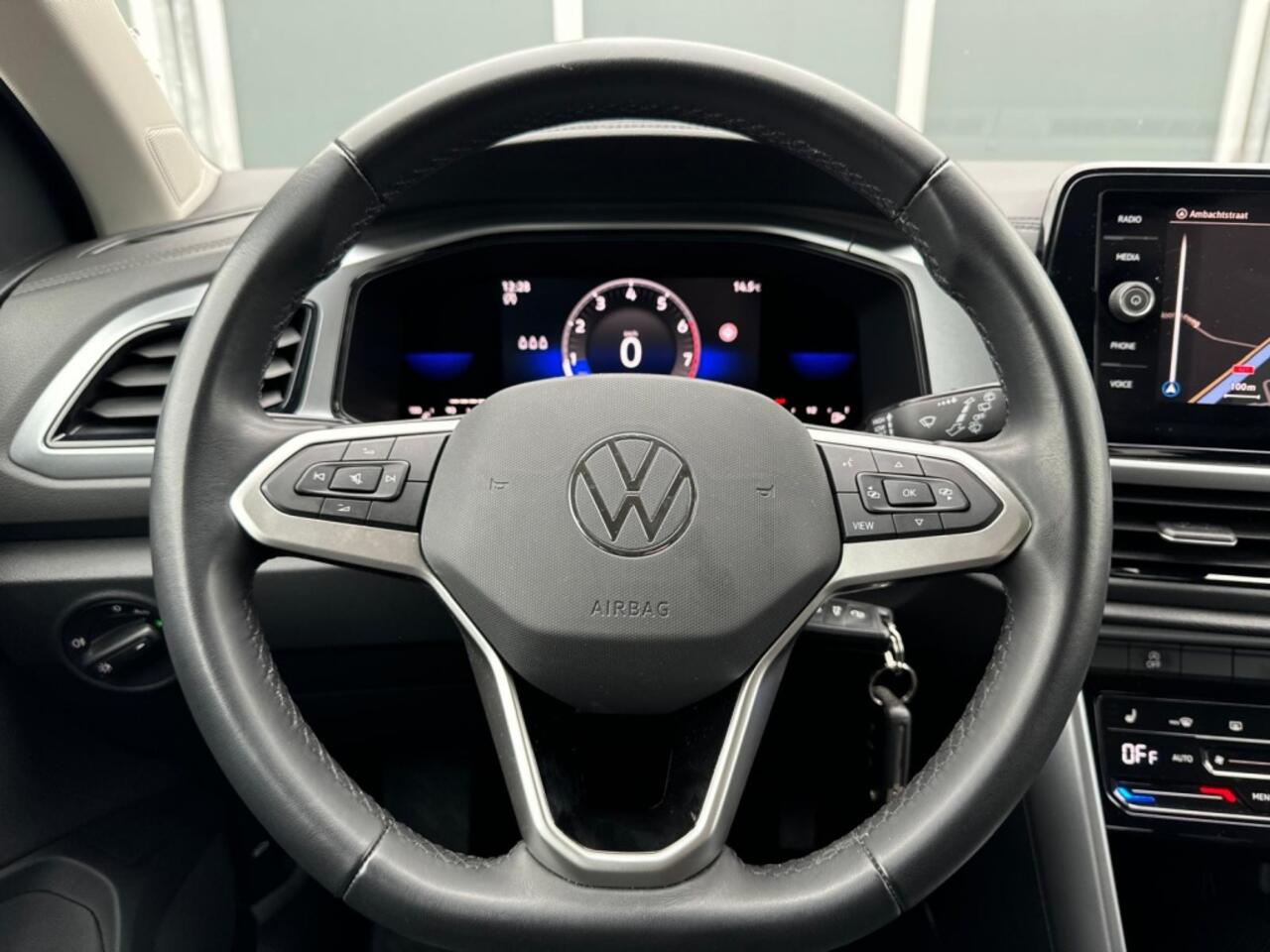 Volkswagen T-Roc 1.0 TSI 110pk Life Business | ACC | Navi | Climate