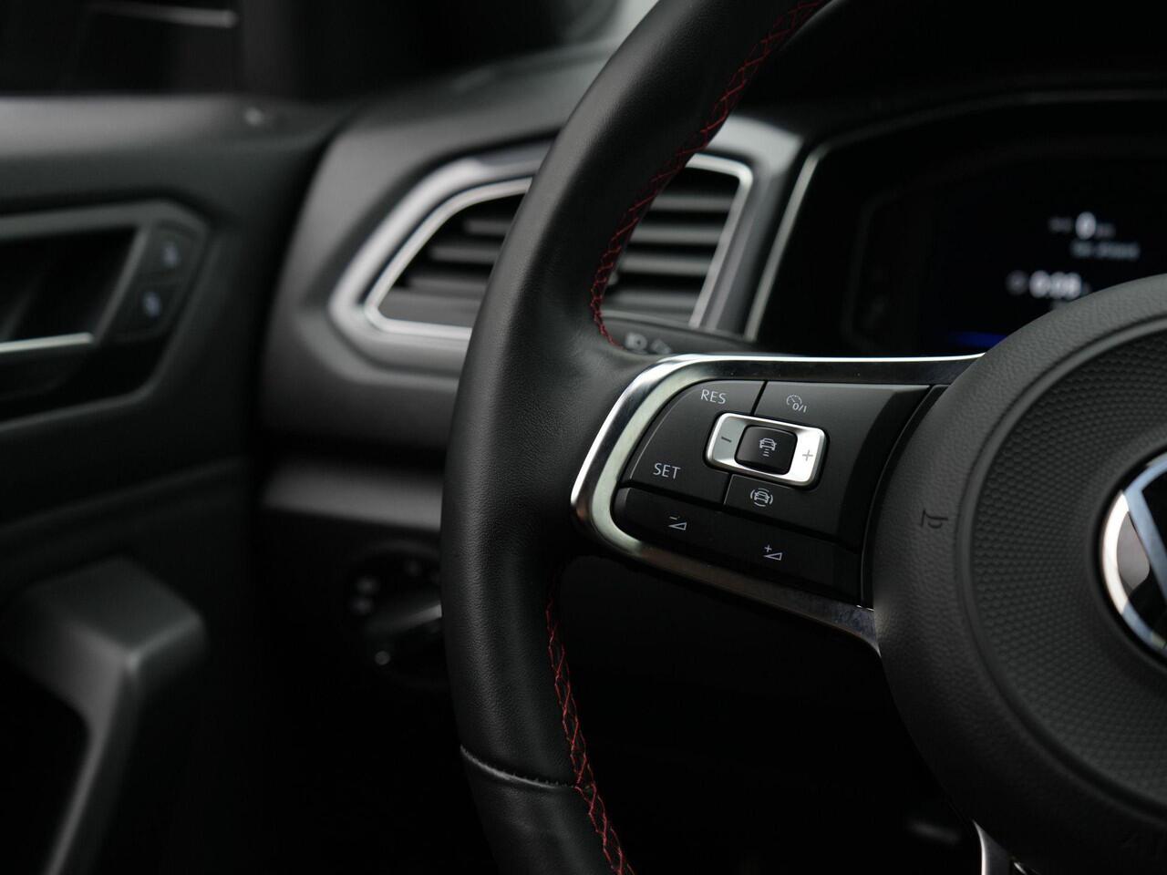 Volkswagen T-Roc 1.5 TSI 150 pk DSG Sport Business R / R-Line | Panoramadak | Trekhaak | Achteruitrijcamera | Navigatie | Adaptive Cruise