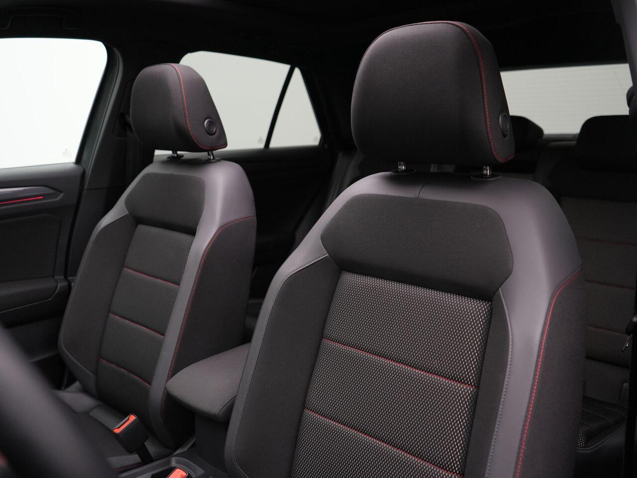 Volkswagen T-Roc 1.5 TSI 150 pk DSG Sport Business R / R-Line | Panoramadak | Trekhaak | Achteruitrijcamera | Navigatie | Adaptive Cruise