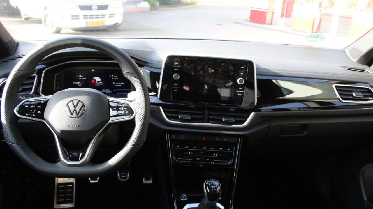 Volkswagen T-Roc 1.5 TSI R-Line Business+, Stoel en stuurverw, Navi, PDC, Zw hemelbekl.