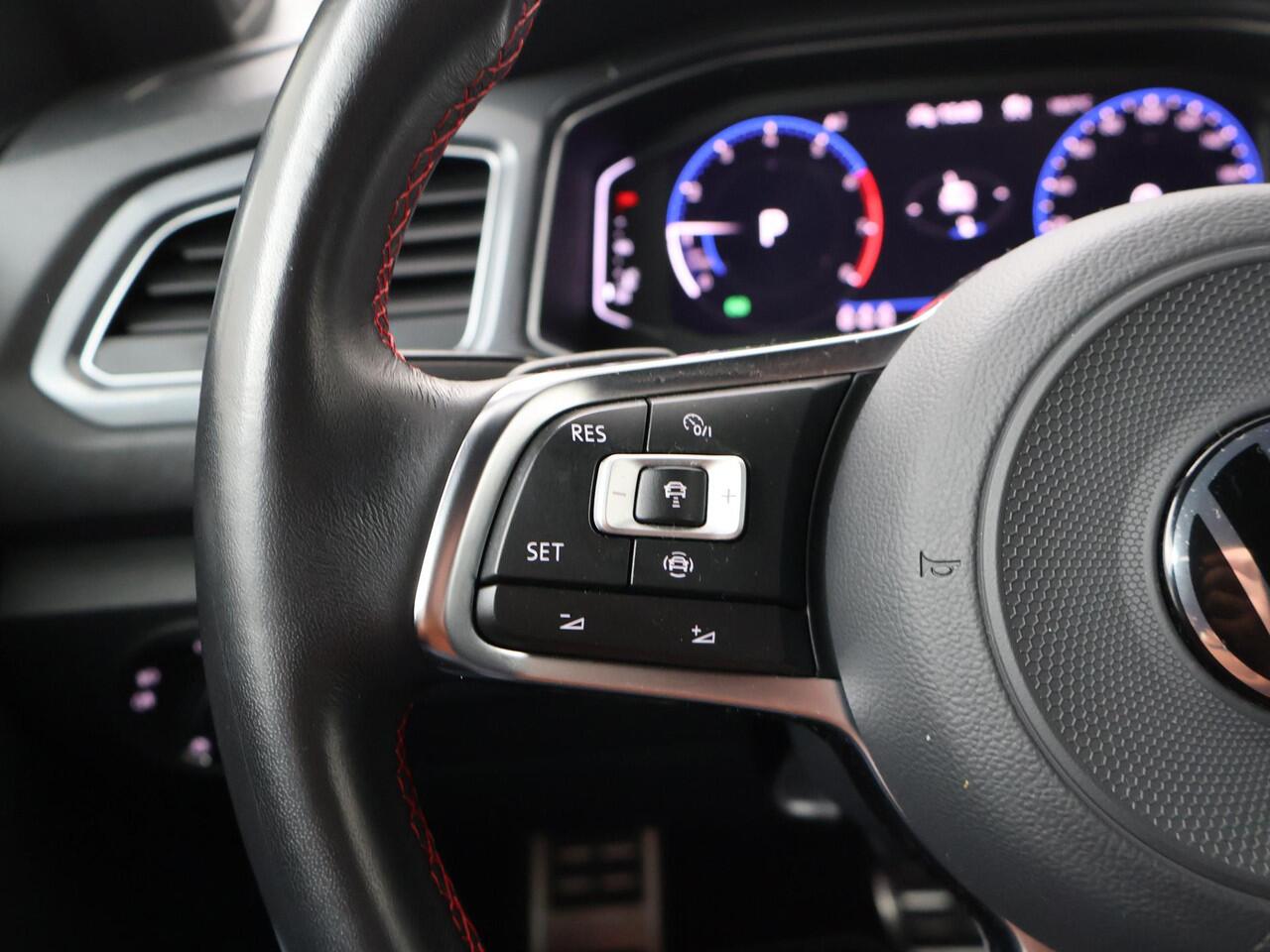 Volkswagen T-Roc 1.5 TSI Sport Business R | 150 PK | Automaat | Multifunctioneel stuurwiel | Cruisecontrol | Achteruitrij camera |