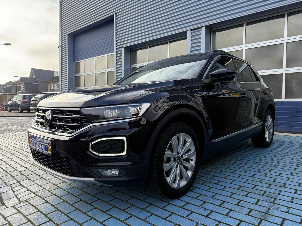 Volkswagen T-Roc 1.5 TSI SPORT ACC STOELVER. PANO TREKHAAK
