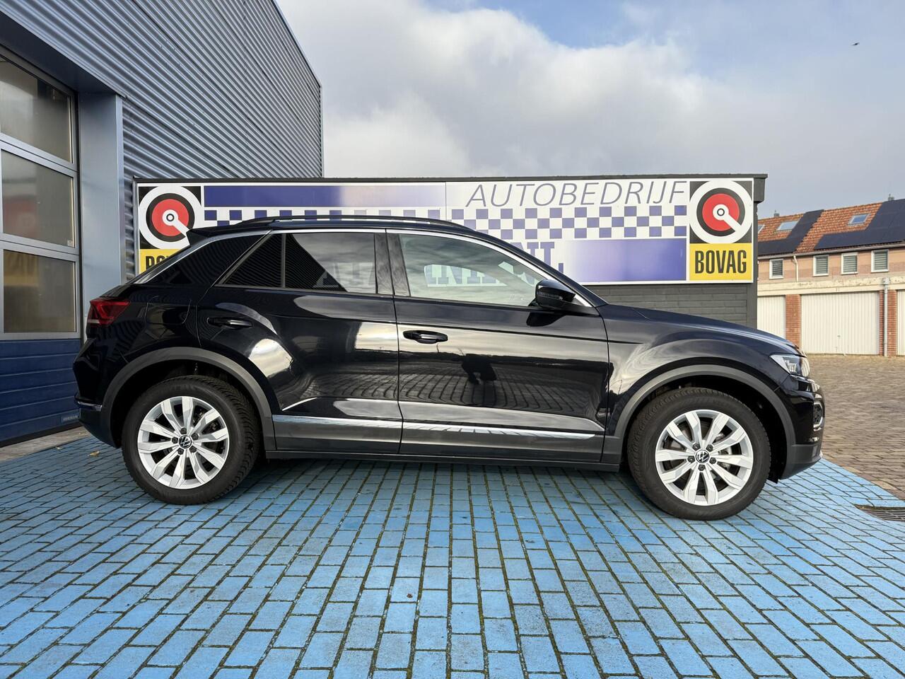 Volkswagen T-Roc 1.5 TSI SPORT ACC STOELVER. PANO TREKHAAK
