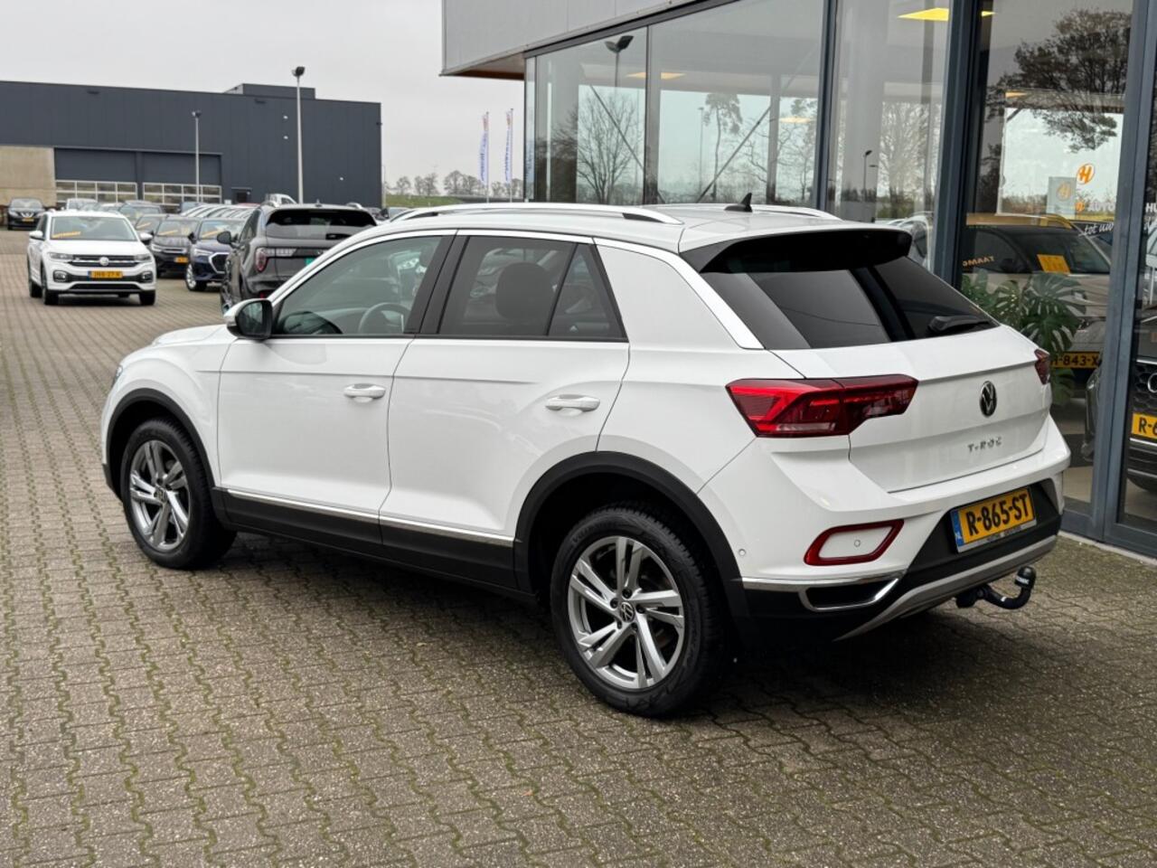 Volkswagen T-Roc 1.0 TSI Style - adaptive cruise - climate control - digital cockpit