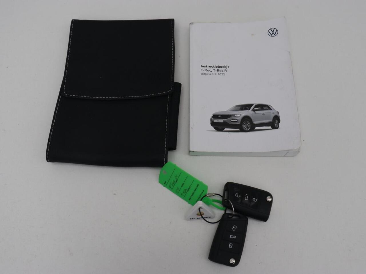 Volkswagen T-Roc 1.5 TSI Life Business | Stoelverwarming | Camera | Virtual Cockpit | Carplay | Full LED | Adaptive cruise | Navigatie | Park Assist | Climate control | DAB | Bluetooth