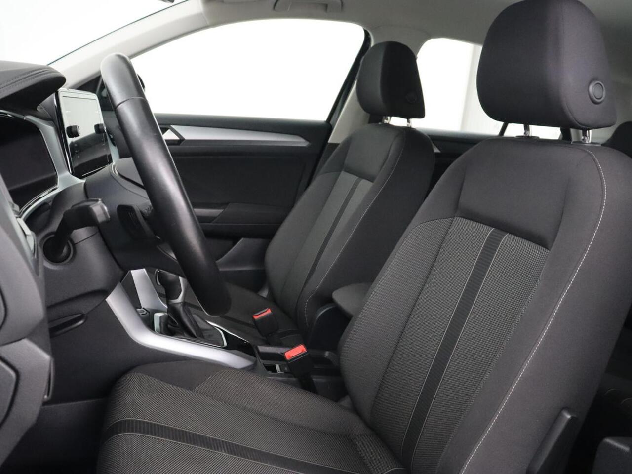 Volkswagen T-Roc 1.5 TSI Life Business | Stoelverwarming | Camera | Virtual Cockpit | Carplay | Full LED | Adaptive cruise | Navigatie | Park Assist | Climate control | DAB | Bluetooth