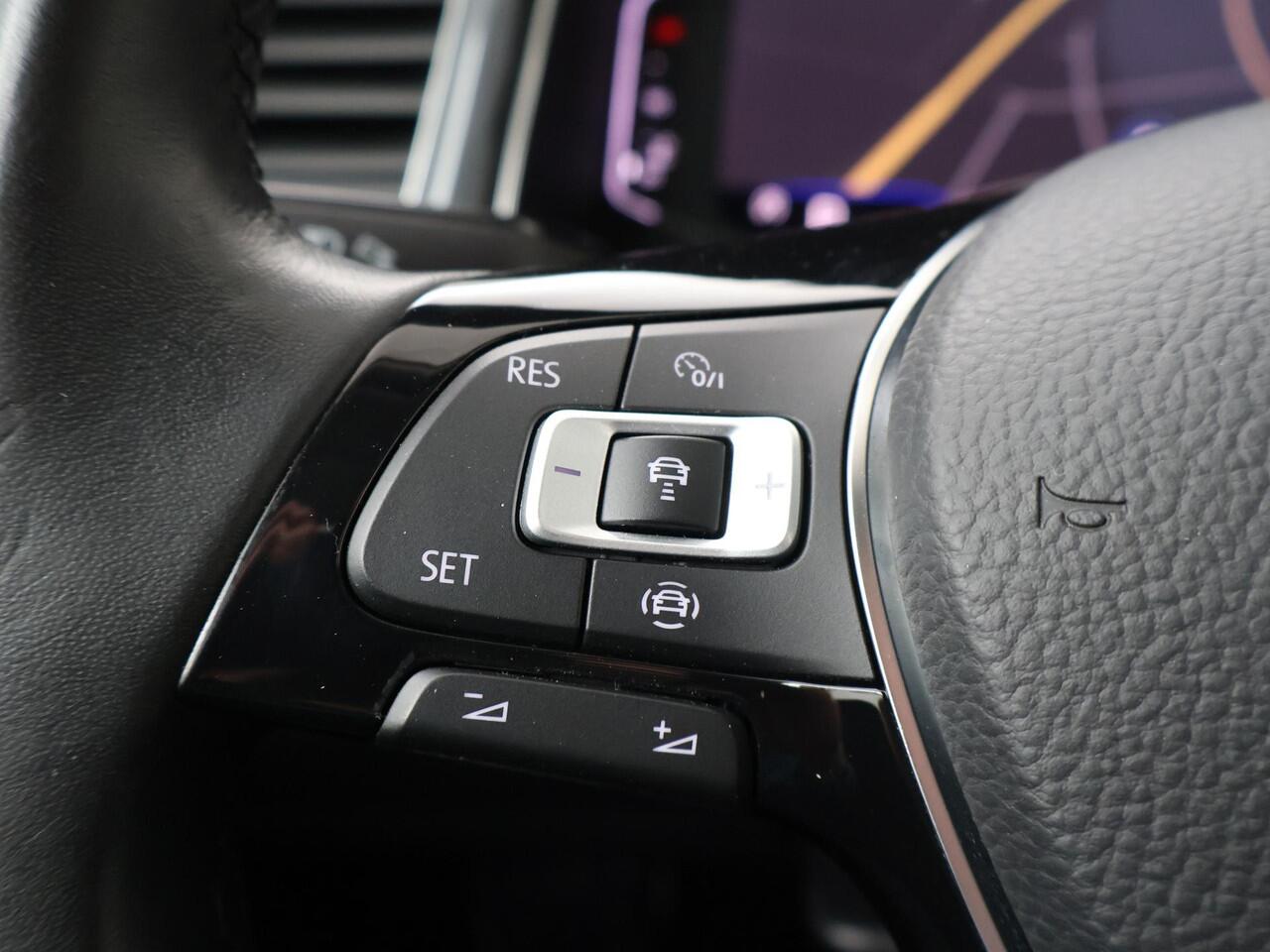 Volkswagen T-Roc 1.5 TSI Sport | 150 PK | Automaat | Navigatiesysteem | Achteruitrijcamera | Adaptive cruise control |