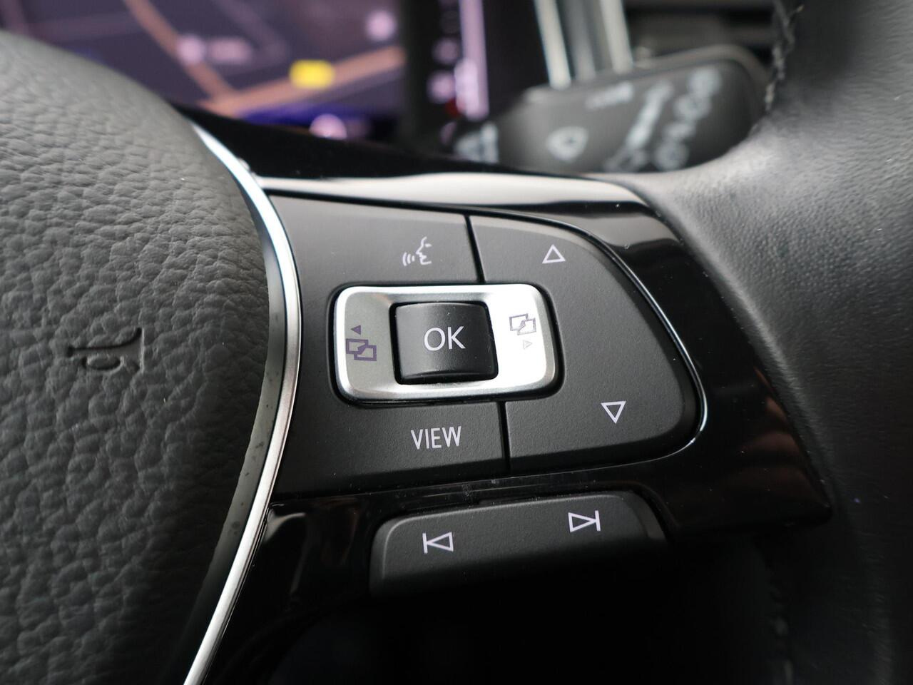 Volkswagen T-Roc 1.5 TSI Sport | 150 PK | Automaat | Navigatiesysteem | Achteruitrijcamera | Adaptive cruise control |