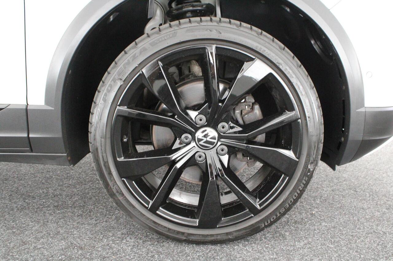 Volkswagen T-Roc 1.5 TSI 150pk DSG Style Camera Panoramadak IQ.Light Stoelverwarming Carplay