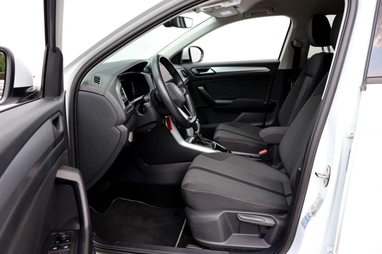 Volkswagen T-Roc 1.5 TSI DSG Life - 150 pk **Carplay / Led / ACC