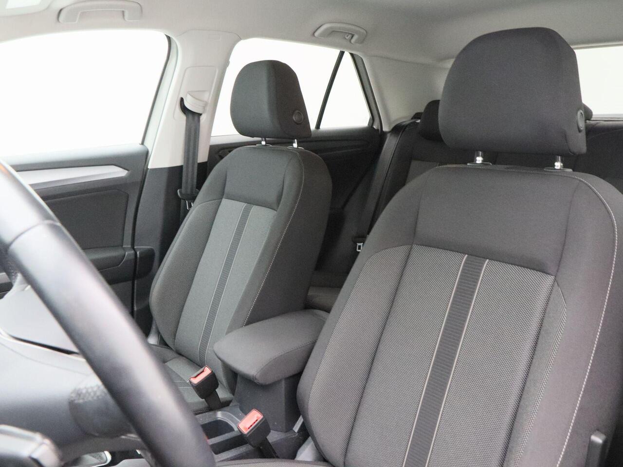 Volkswagen T-Roc 1.0 TSi 110 Pk Life Business | Ascot Grey | Navigatie | LED | 16 Inch | Camera | Stoelverwarming | Parkeersensoren | Adaptive Cruise | 97.091 Km!!