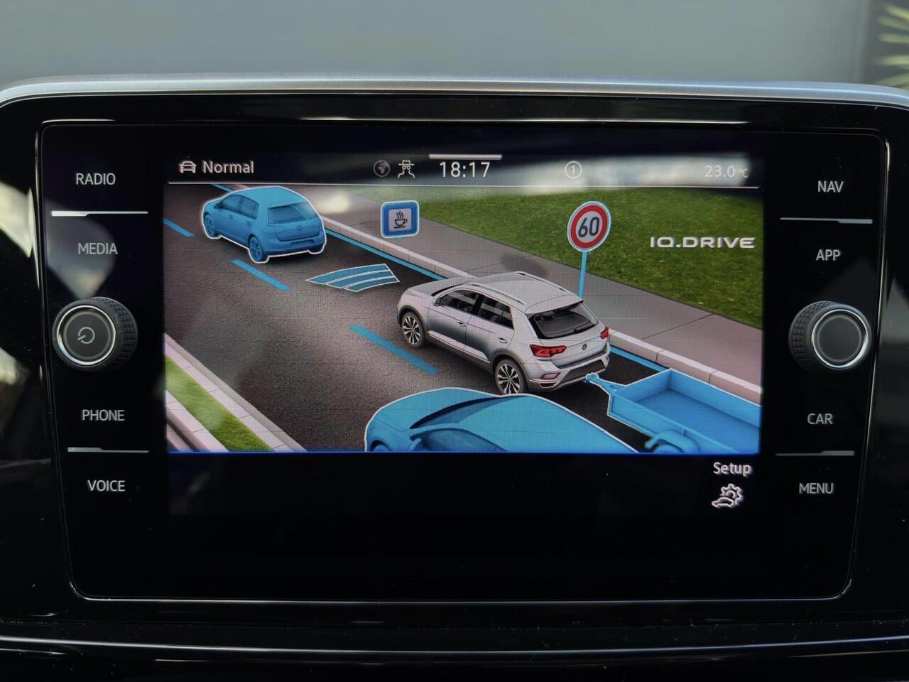 Volkswagen T-Roc 1.5 TSI 3x R-Line VOL/IQ Light/Pano/Keyless/