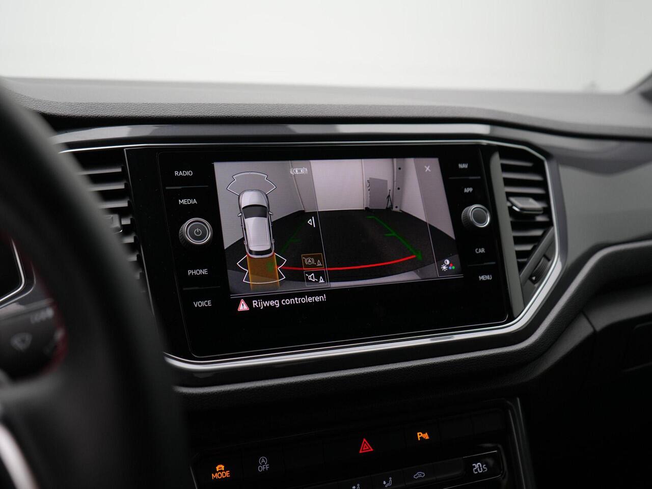 Volkswagen T-Roc 1.5 TSI 150 pk DSG Sport Business R / R-Line | Panoramadak | Trekhaak | Achteruitrijcamera | Navigatie | Adaptive Cruise