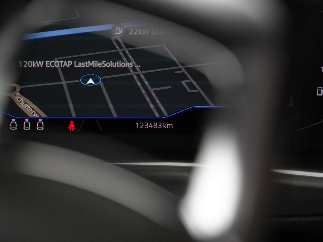 Volkswagen T-Roc 1.5 TSI 150 pk DSG Sport Business R / R-Line | Panoramadak | Trekhaak | Achteruitrijcamera | Navigatie | Adaptive Cruise