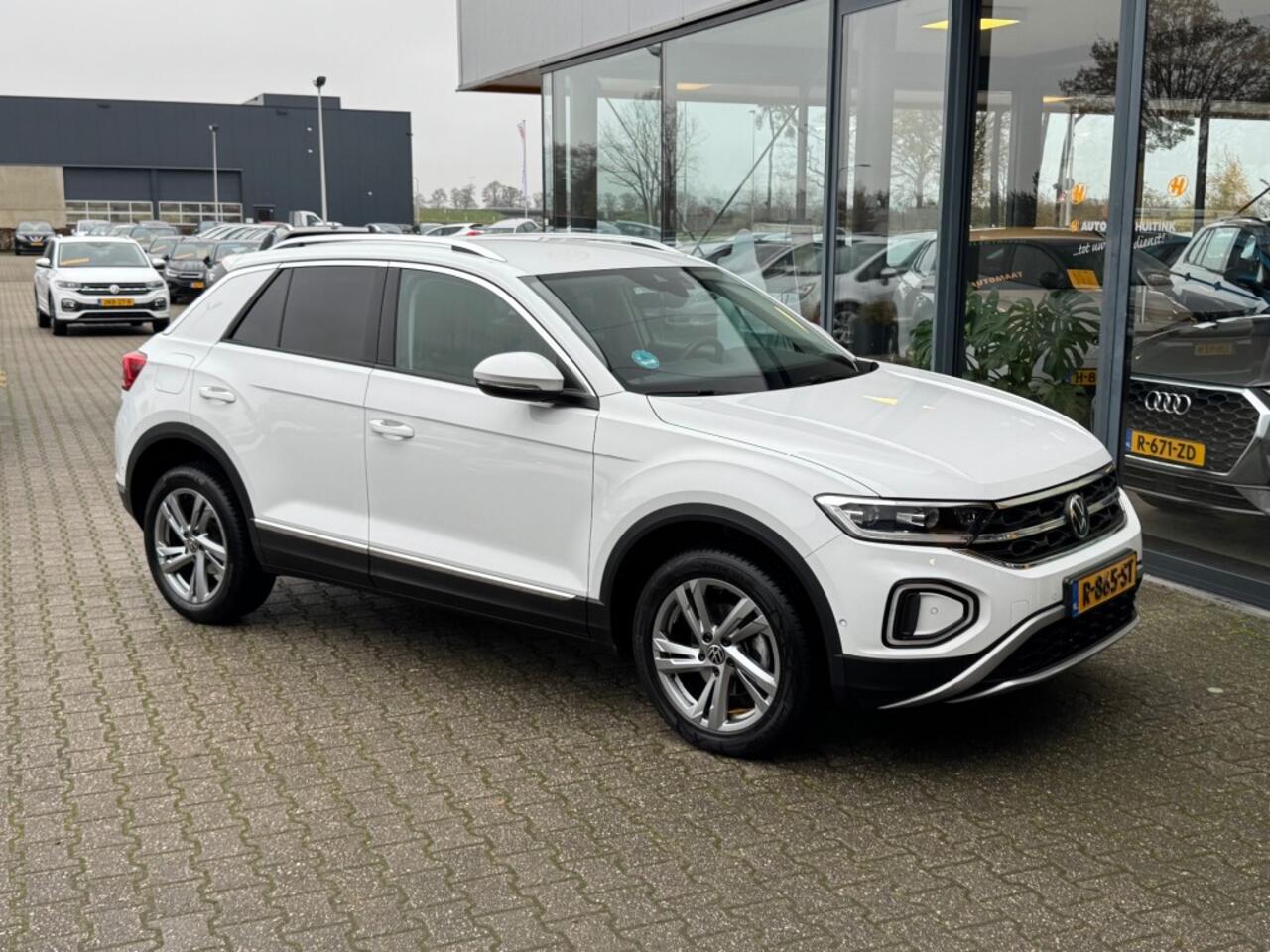 Volkswagen T-Roc 1.0 TSI Style - adaptive cruise - climate control - digital cockpit