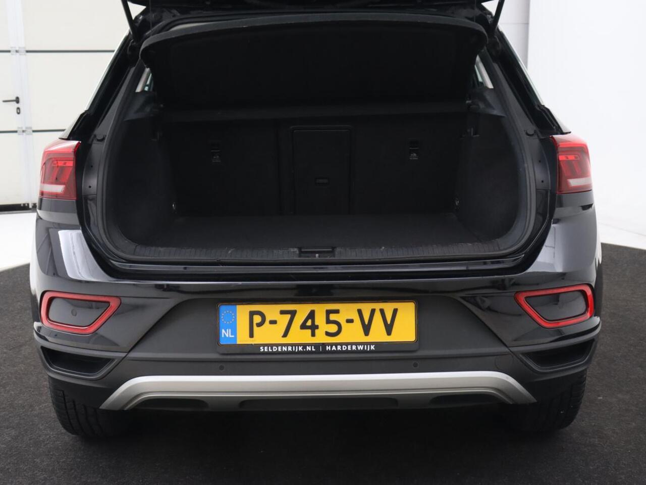 Volkswagen T-Roc 1.5 TSI Life Business | Stoelverwarming | Camera | Virtual Cockpit | Carplay | Full LED | Adaptive cruise | Navigatie | Park Assist | Climate control | DAB | Bluetooth