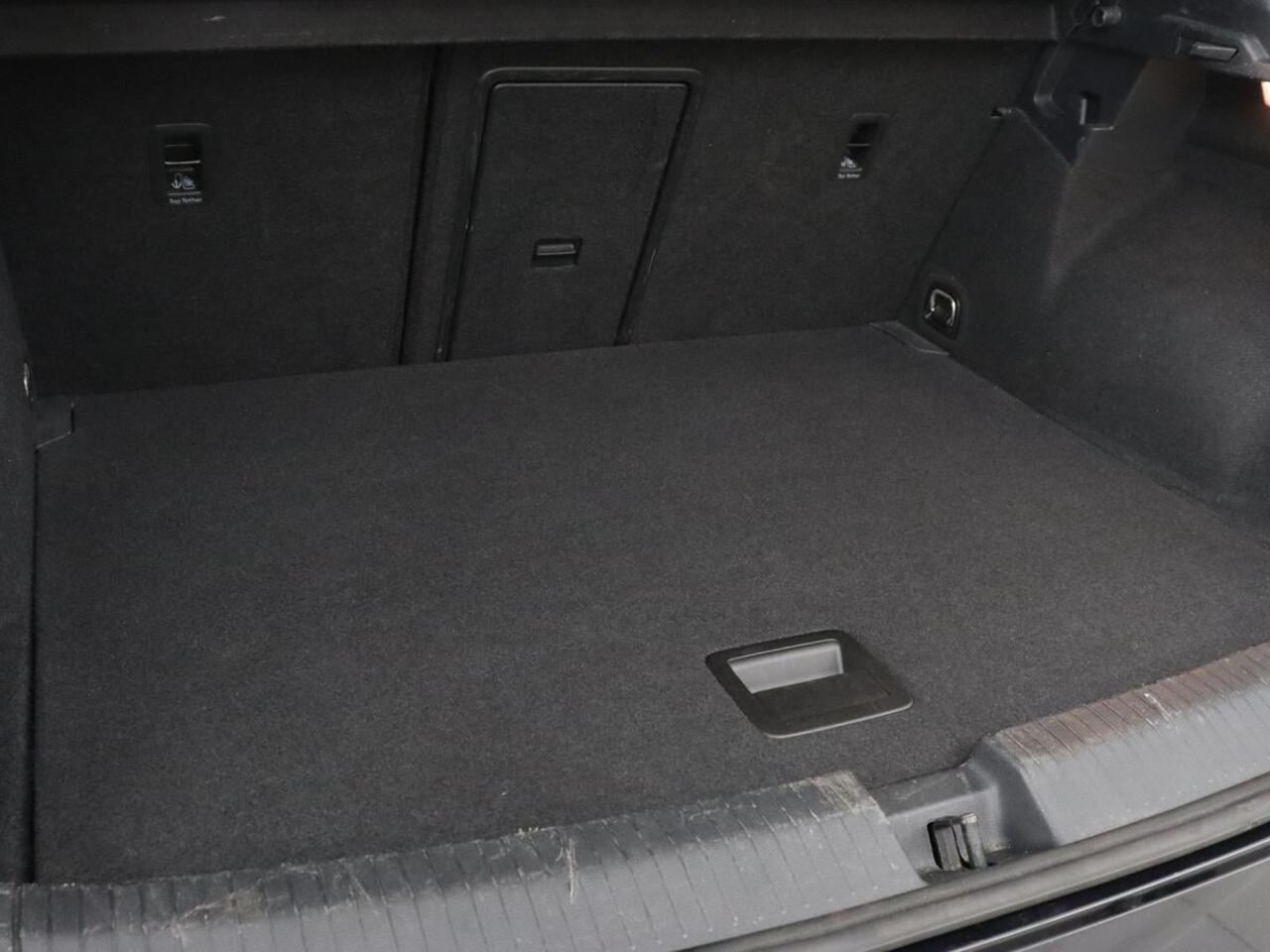 Volkswagen T-Roc 1.5 TSI Life Business | Stoelverwarming | Camera | Virtual Cockpit | Carplay | Full LED | Adaptive cruise | Navigatie | Park Assist | Climate control | DAB | Bluetooth