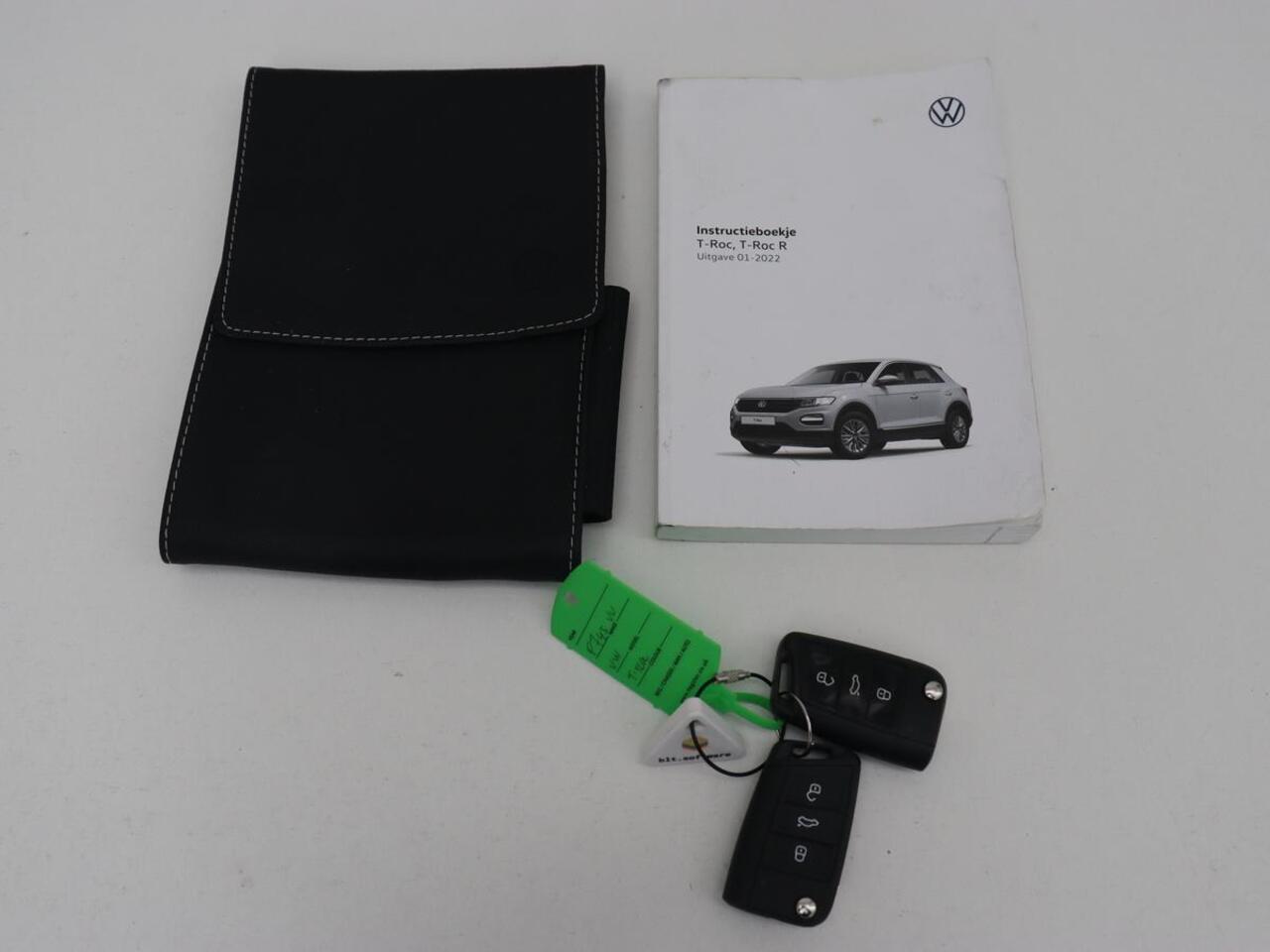 Volkswagen T-Roc 1.5 TSI Life Business | Stoelverwarming | Camera | Virtual Cockpit | Carplay | Full LED | Adaptive cruise | Navigatie | Park Assist | Climate control | DAB | Bluetooth