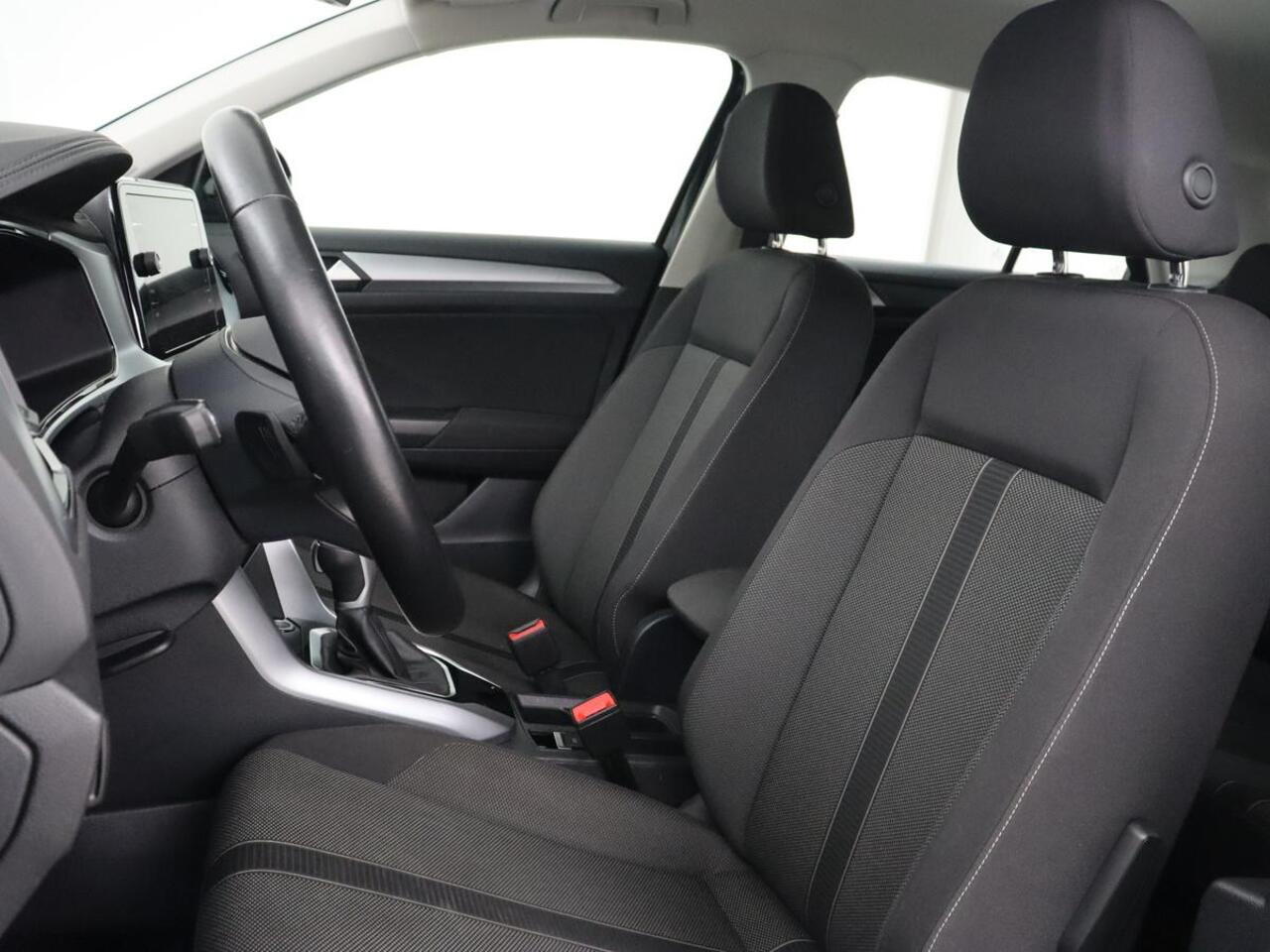 Volkswagen T-Roc 1.5 TSI Life Business | Stoelverwarming | Camera | Virtual Cockpit | Carplay | Full LED | Adaptive cruise | Navigatie | Park Assist | Climate control | DAB | Bluetooth