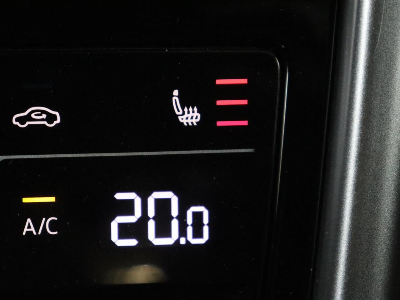 Volkswagen T-Roc 1.5 TSI Life Business | Stoelverwarming | Camera | Virtual Cockpit | Carplay | Full LED | Adaptive cruise | Navigatie | Park Assist | Climate control | DAB | Bluetooth