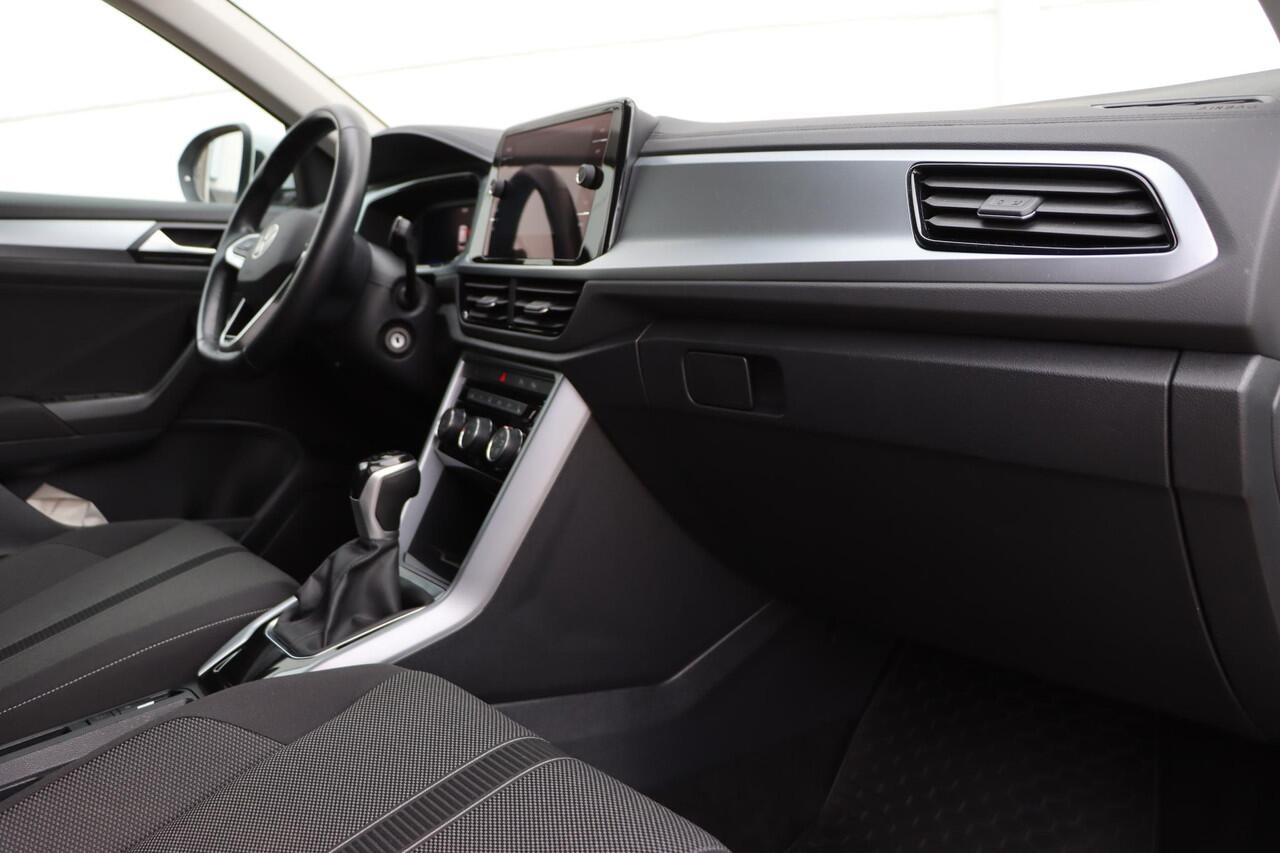 Volkswagen T-Roc 1.5 TSI Life 150pk DSG7 | IQ. Drive | Stoelverwarming | Sensoren | Carplay