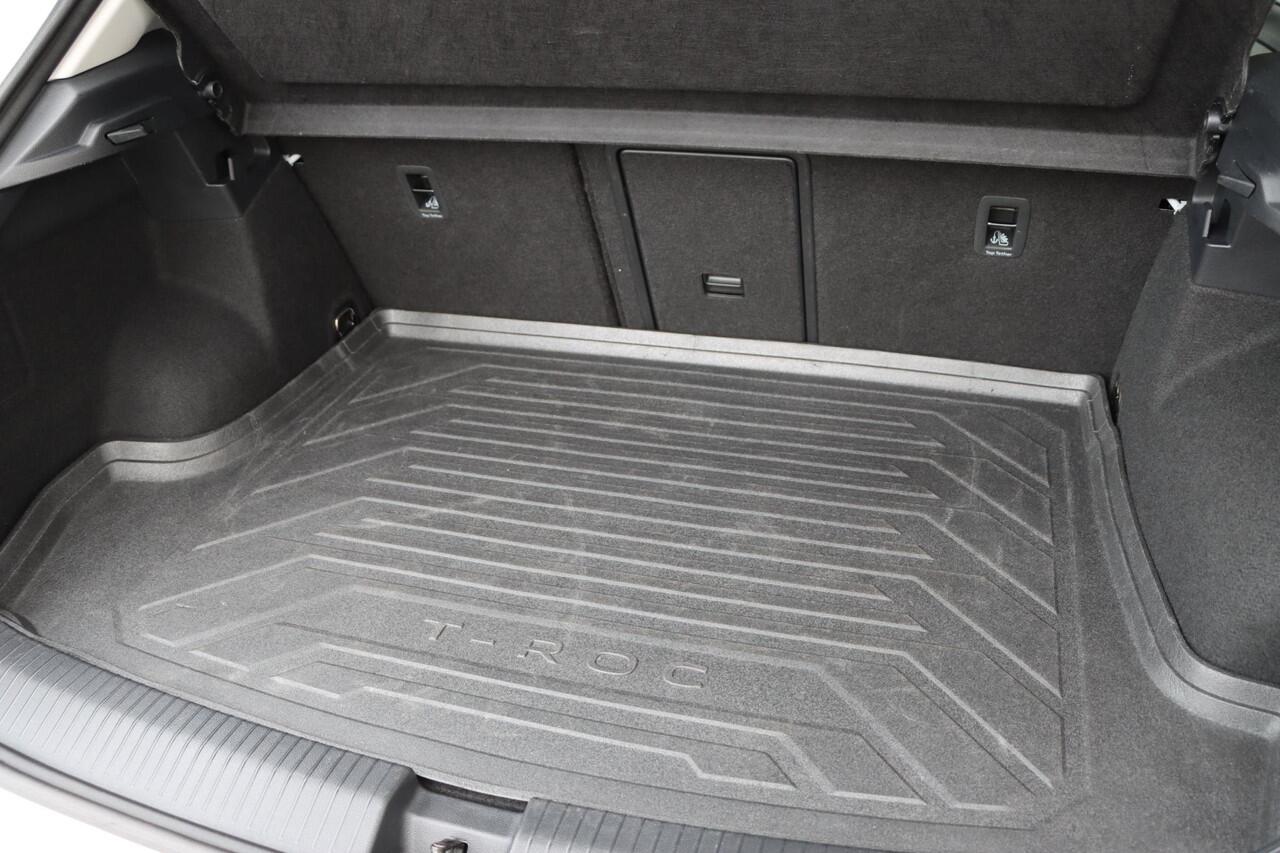 Volkswagen T-Roc 1.5 TSI Life 150pk DSG7 | IQ. Drive | Stoelverwarming | Sensoren | Carplay