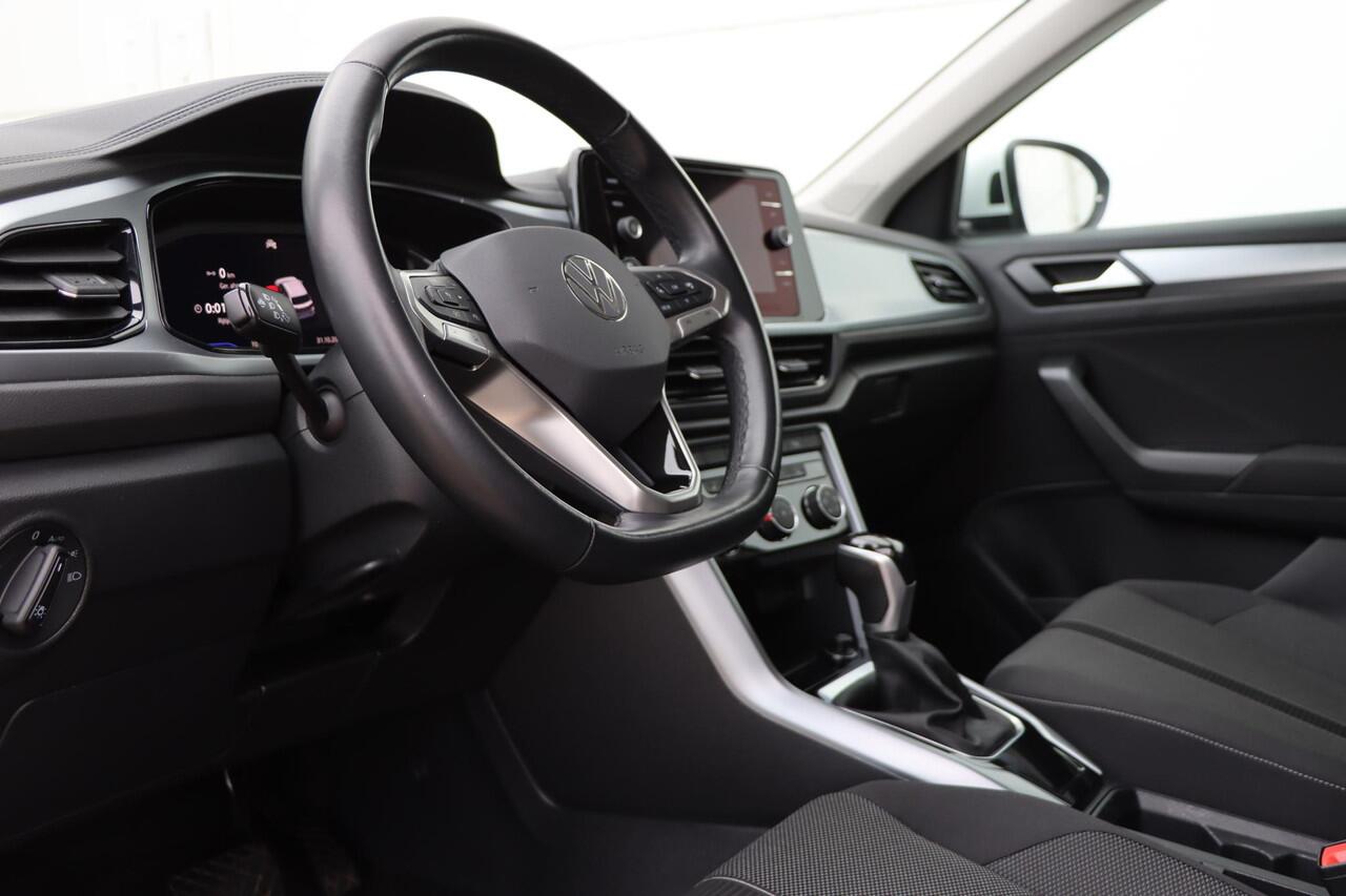 Volkswagen T-Roc 1.5 TSI Life 150pk DSG7 | IQ. Drive | Stoelverwarming | Sensoren | Carplay