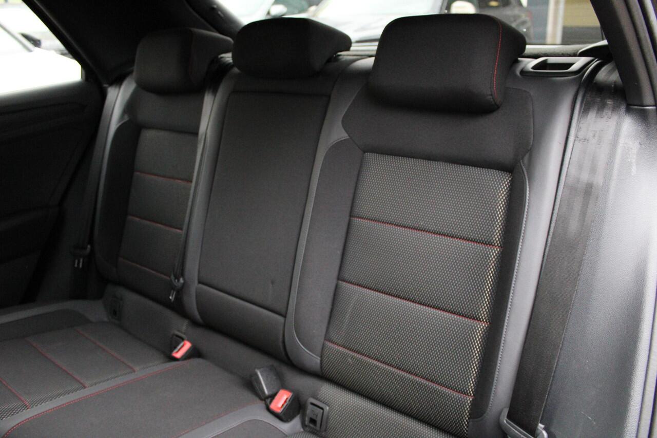 Volkswagen T-Roc 1.5 TSI DSG 2x R-line - LED - Trekhaak