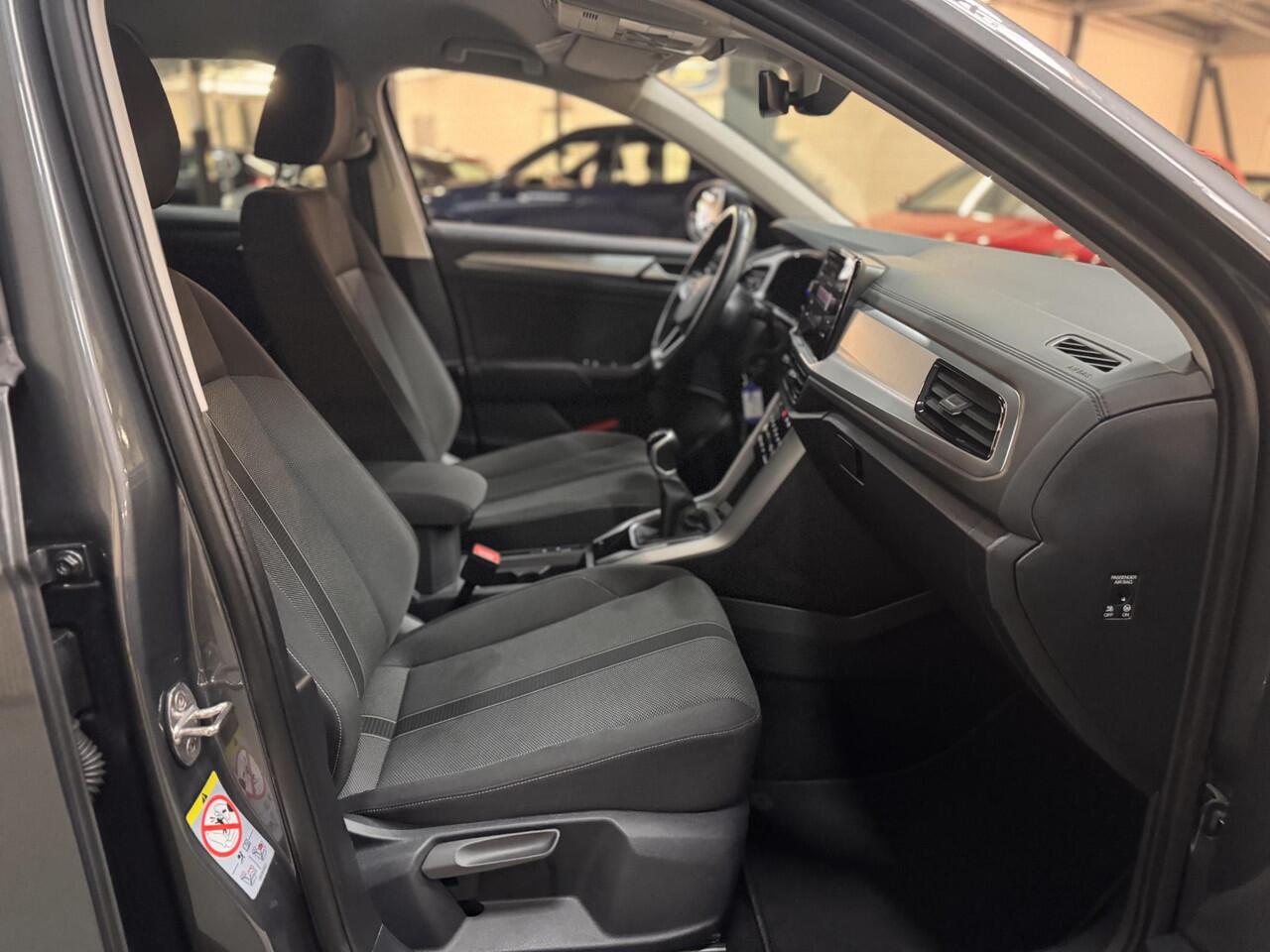 Volkswagen T-Roc 1.0 TSI Life Navi Climat Adap Cruise Stoelverwarming Didi Dash Parking pack Dealeronderhouden