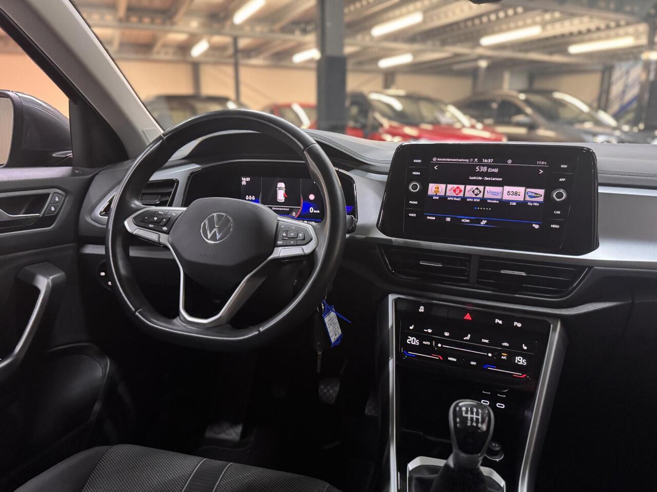 Volkswagen T-Roc 1.0 TSI Life Navi Climat Adap Cruise Stoelverwarming Didi Dash Parking pack Dealeronderhouden