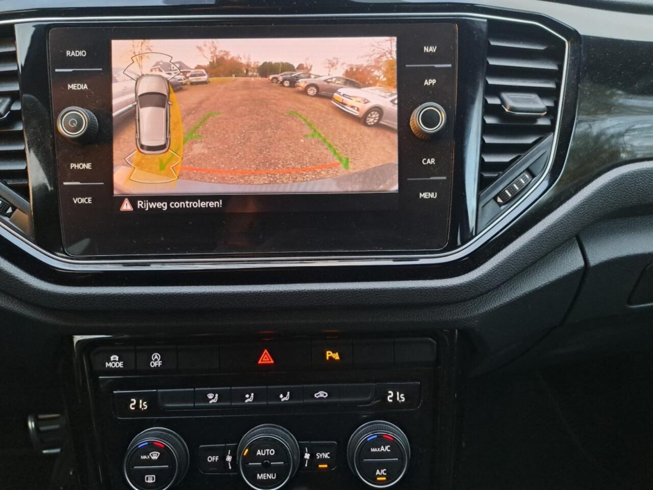 Volkswagen T-Roc 1.5 TSI 150 Pk Sport Business Dsg-7, Camera, Ecc Black Style