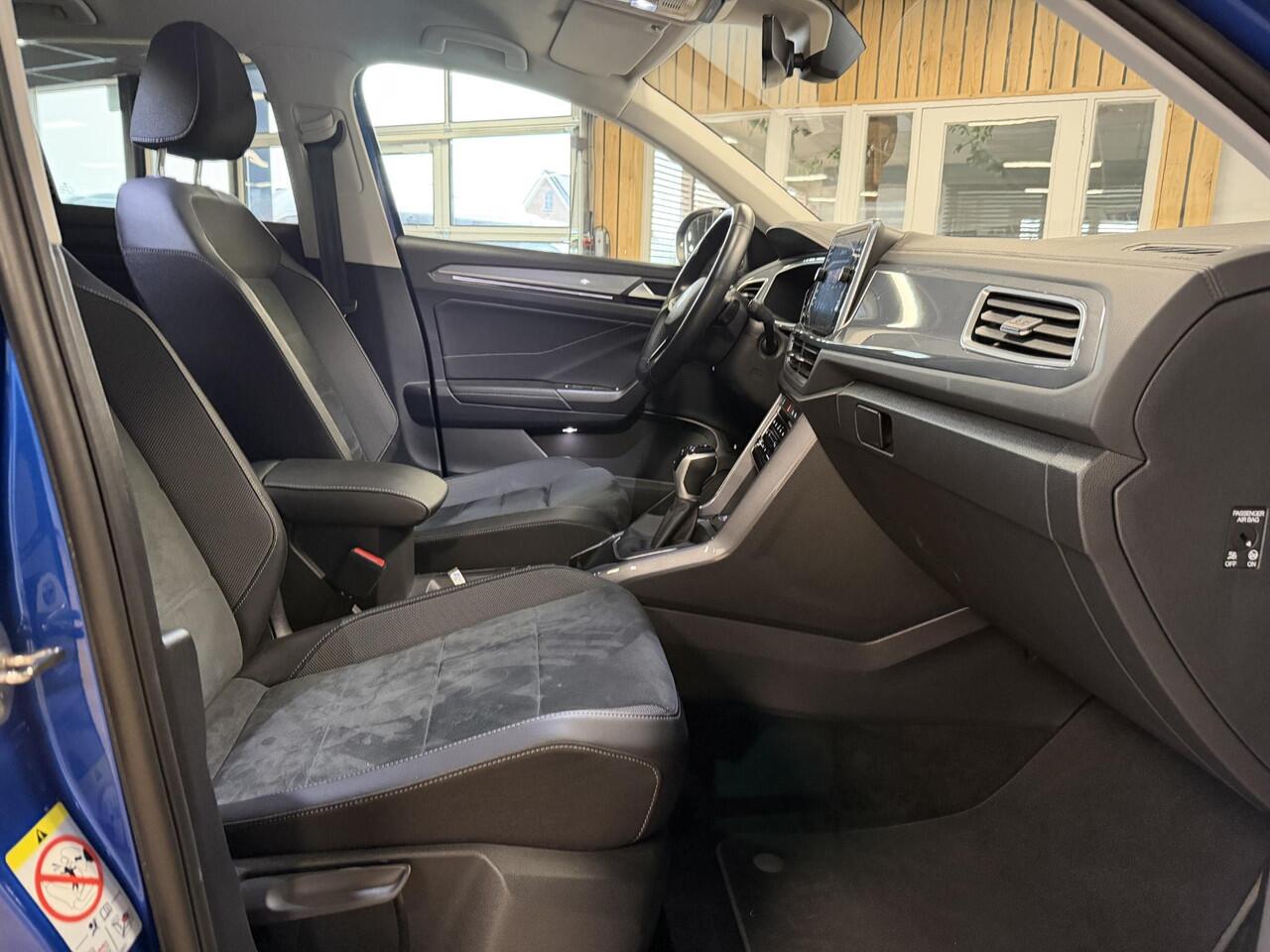 Volkswagen T-Roc 1.5 TSI Style MASSAGESTOEL/TREKHAAK/KEYLESS/CAMERA//CARPLAY