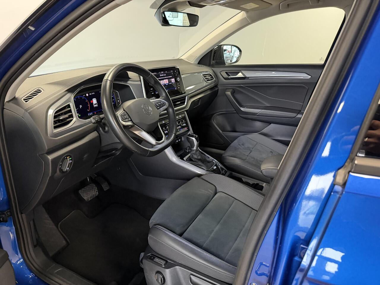 Volkswagen T-Roc 1.5 TSI Style MASSAGESTOEL/TREKHAAK/KEYLESS/CAMERA//CARPLAY