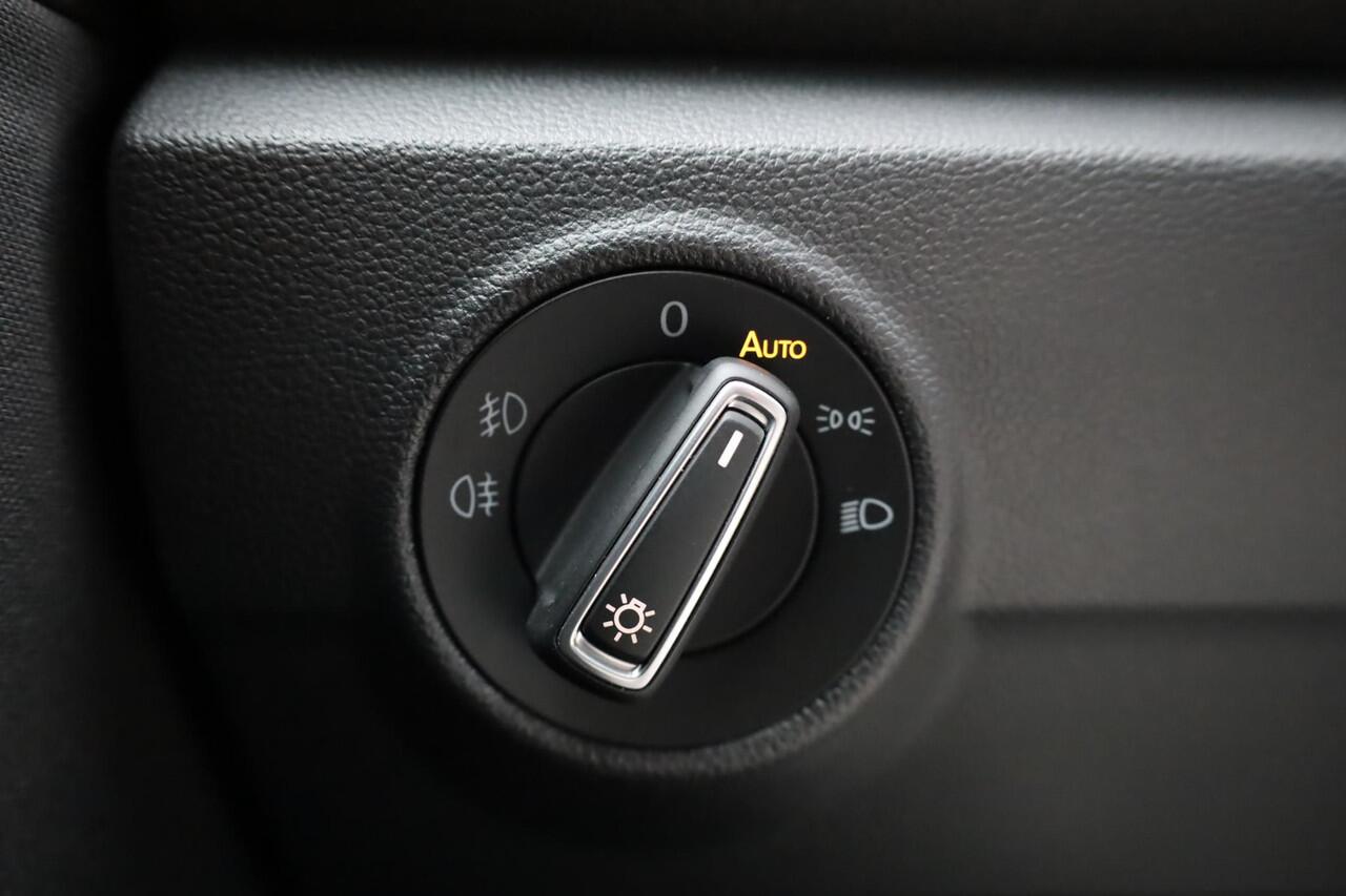 Volkswagen T-Roc 1.5 TSI Sport Business R 150PK / 110kW DSG, NL auto nieuw door ons geleverd, navigatie, achteruitrijcamera (rear view), parkeersensoren voor en achter (pdc), LED koplampen, elektrisch verstel-, verwarm- en inklapbare buitenspiegels (spiegel pakket), elekt