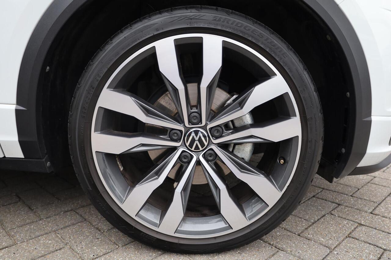 Volkswagen T-Roc 1.5 TSI Sport Business R 150PK / 110kW DSG, NL auto nieuw door ons geleverd, navigatie, achteruitrijcamera (rear view), parkeersensoren voor en achter (pdc), LED koplampen, elektrisch verstel-, verwarm- en inklapbare buitenspiegels (spiegel pakket), elekt