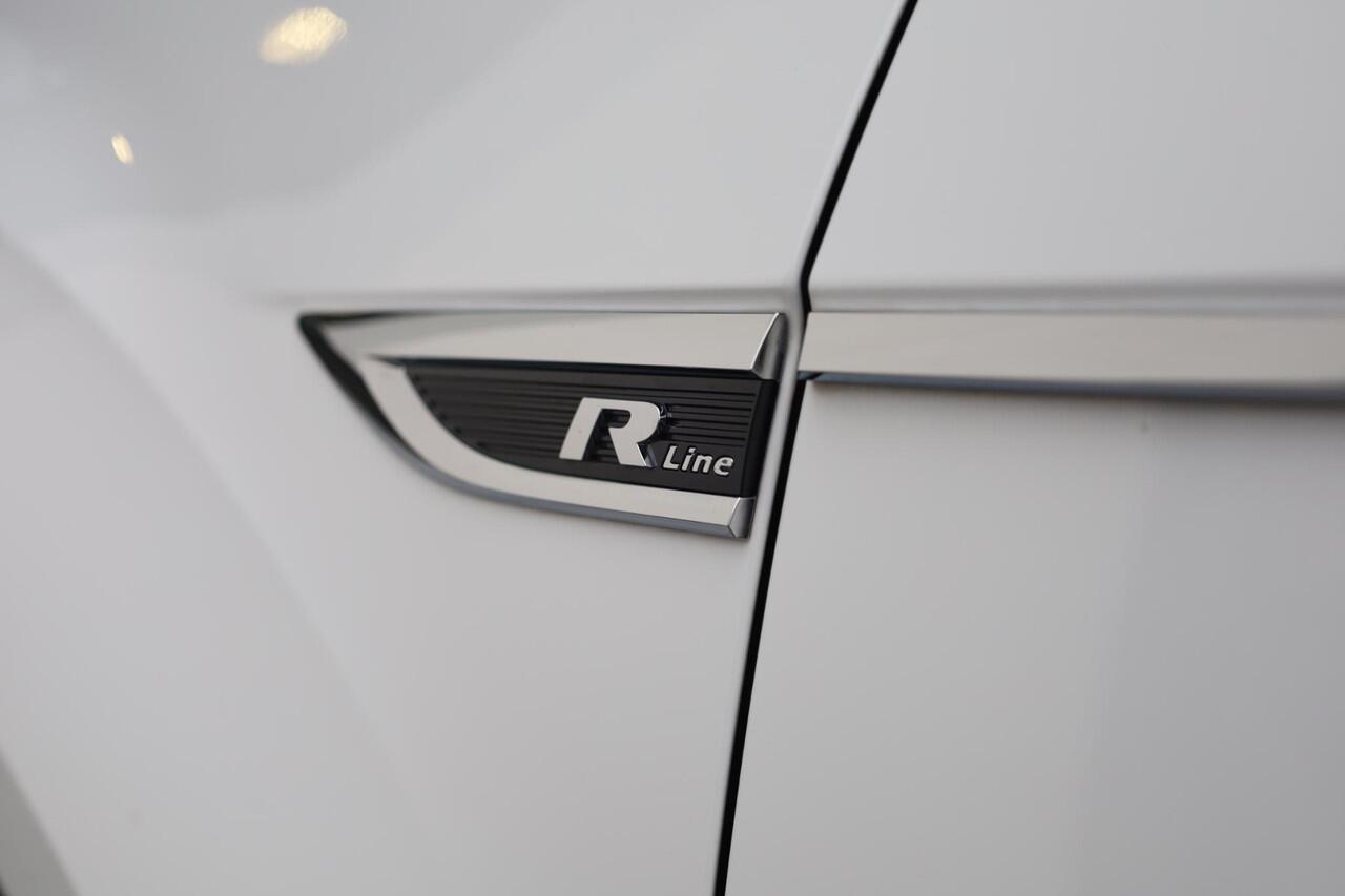 Volkswagen T-Roc 1.5 TSI Sport Business R 150PK / 110kW DSG, NL auto nieuw door ons geleverd, navigatie, achteruitrijcamera (rear view), parkeersensoren voor en achter (pdc), LED koplampen, elektrisch verstel-, verwarm- en inklapbare buitenspiegels (spiegel pakket), elekt