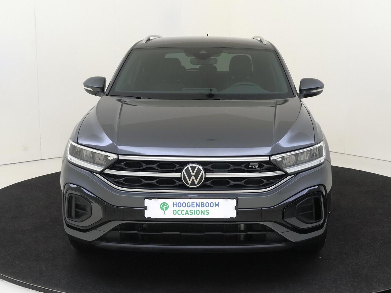 Volkswagen T-Roc 1.5 TSI R-Line | Parkeersensoren | Dodehoek detectie | Adaptieve cruise control | Digital cockpit Pro | CarPlay | Navigatie | Airco |