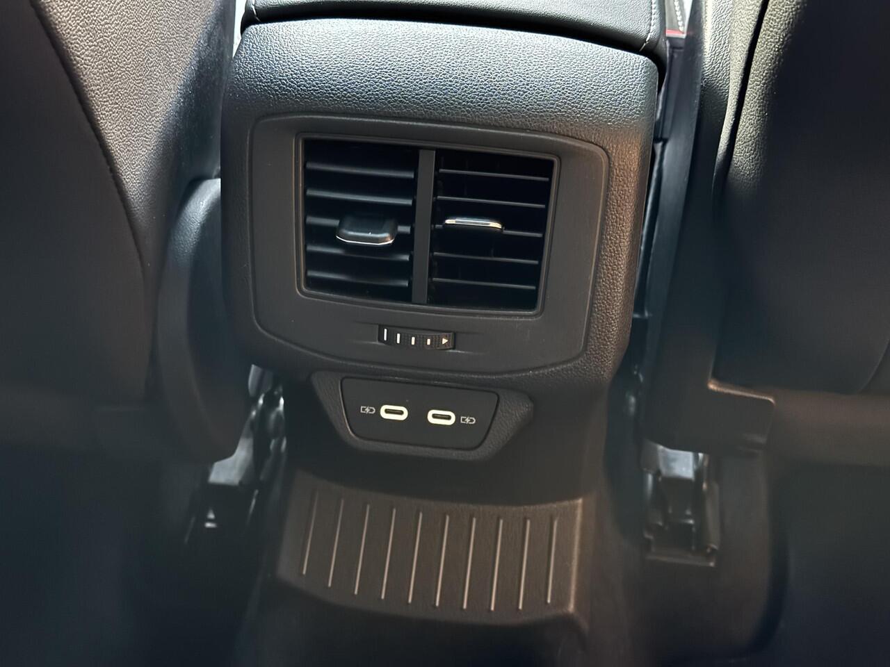 Volkswagen T-Roc 1.5 TSI Sport,R-line,Pano,Cam,Cruise,Carpl,Led