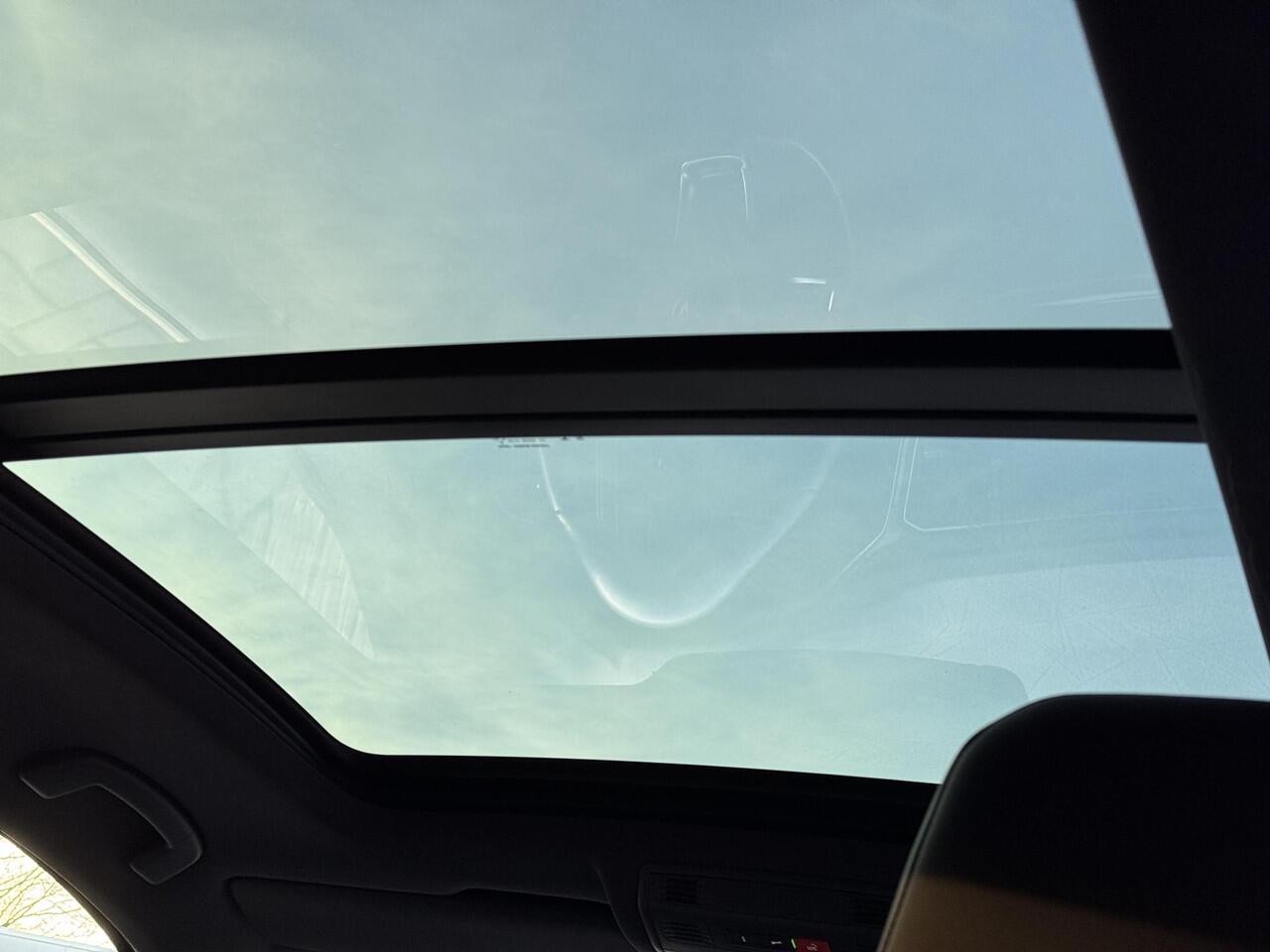 Volkswagen T-Roc 1.5 TSI Sport,R-line,Pano,Cam,Cruise,Carpl,Led