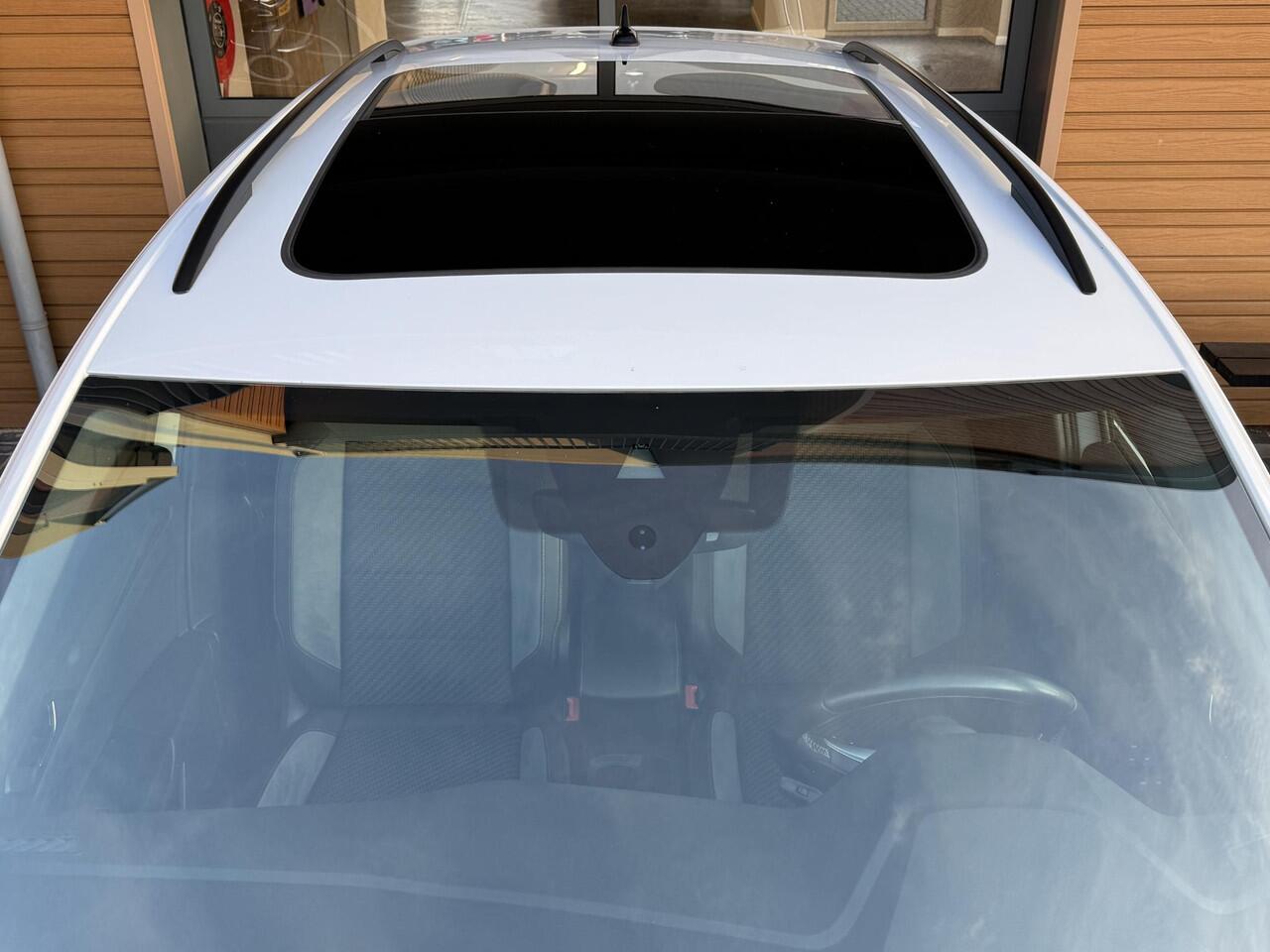 Volkswagen T-Roc 1.5 TSI Sport,R-line,Pano,Cam,Cruise,Carpl,Led