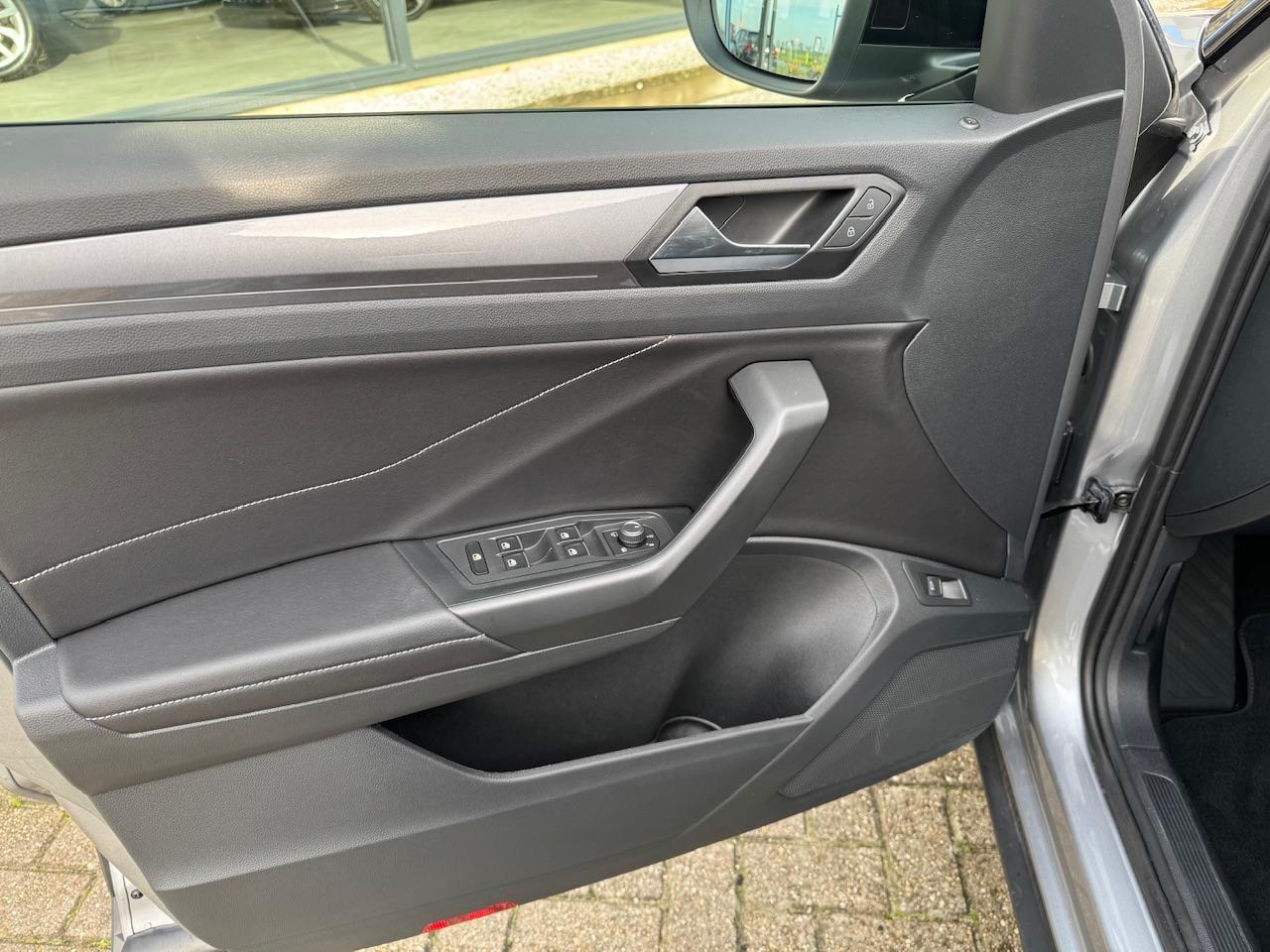 Volkswagen T-Roc 1.5 TSI Style | DSG | Matrix LED | Navi | Camera | App Carplay | 1e eig.