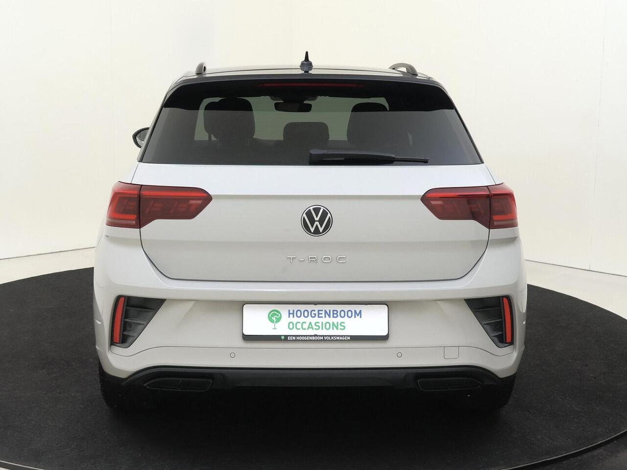 Volkswagen T-Roc 1.5 TSI R-Line | Black style | Achteruitrijcamera | Adaptieve cruise control | Dodehoek detectie | Keyless | CarPlay | Navigatie | Stuurverwarming |