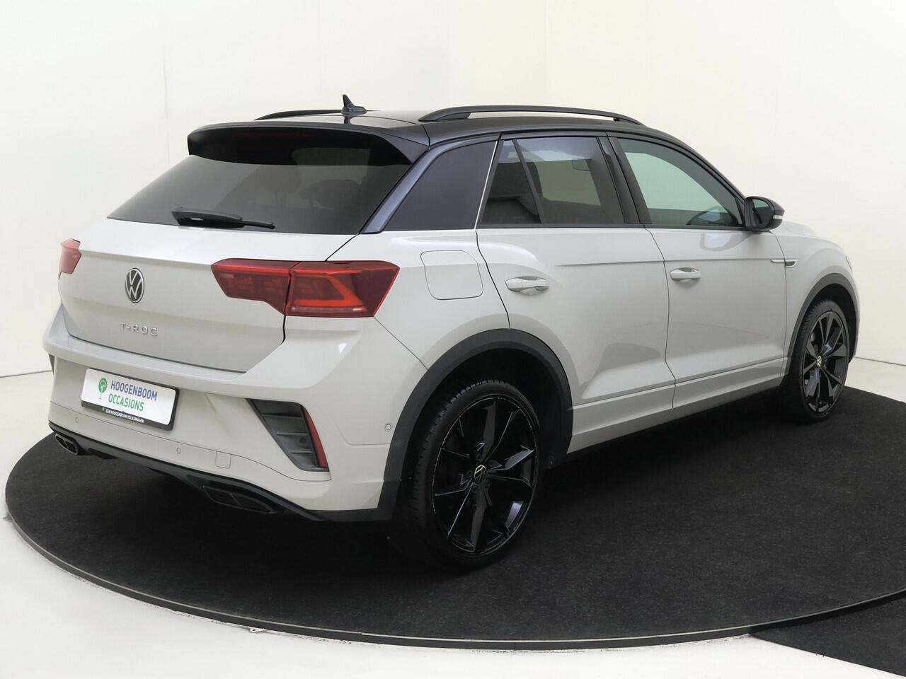 Volkswagen T-Roc 1.5 TSI R-Line | Black style | Achteruitrijcamera | Adaptieve cruise control | Dodehoek detectie | Keyless | CarPlay | Navigatie | Stuurverwarming |