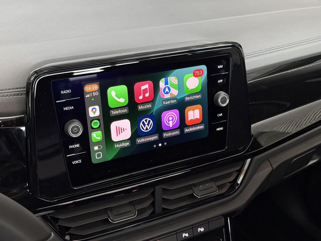 Volkswagen T-Roc 1.5 TSI R-Line Business+ Black Pack - PANORAMADAK - VIRTUAL COCKPIT - AUTOMAAT - IQ LIGHT - TREKHAAK