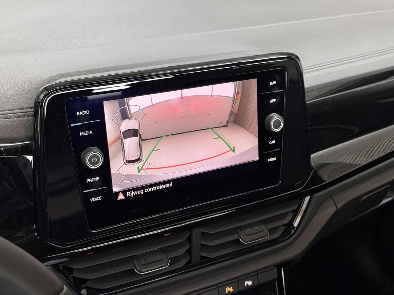 Volkswagen T-Roc 1.5 TSI R-Line Business+ Black Pack - PANORAMADAK - VIRTUAL COCKPIT - AUTOMAAT - IQ LIGHT - TREKHAAK